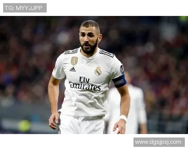 世界足坛3号足球中锋球星大盘点与发展历程分析 世界足坛3号足球中锋球星大盘点与发展历程分析