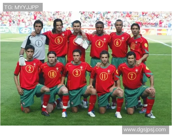 足球巨星传奇：从绿茵场到全球舞台的辉煌故事与人生启示